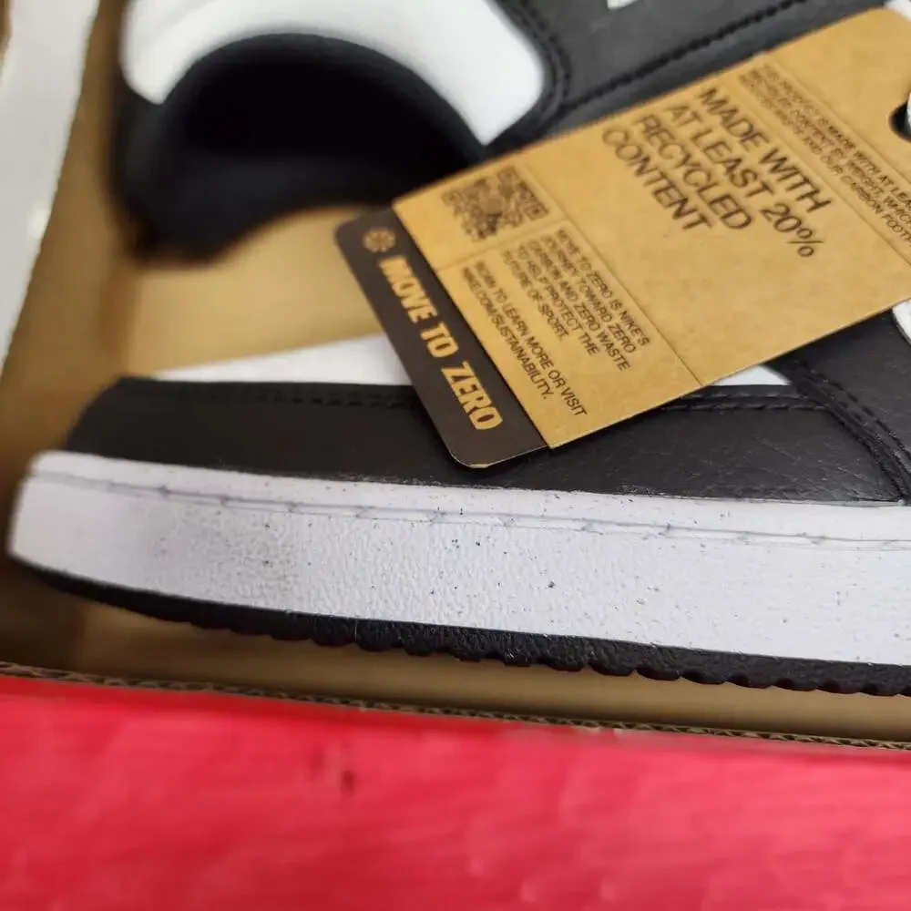 Nike tags unworn